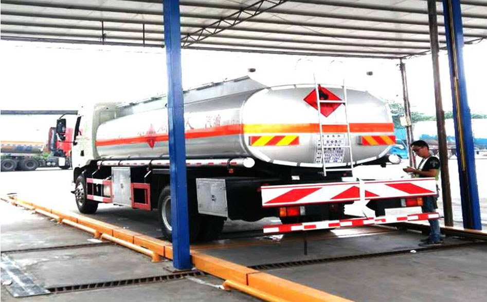 外廓仪检测油罐车